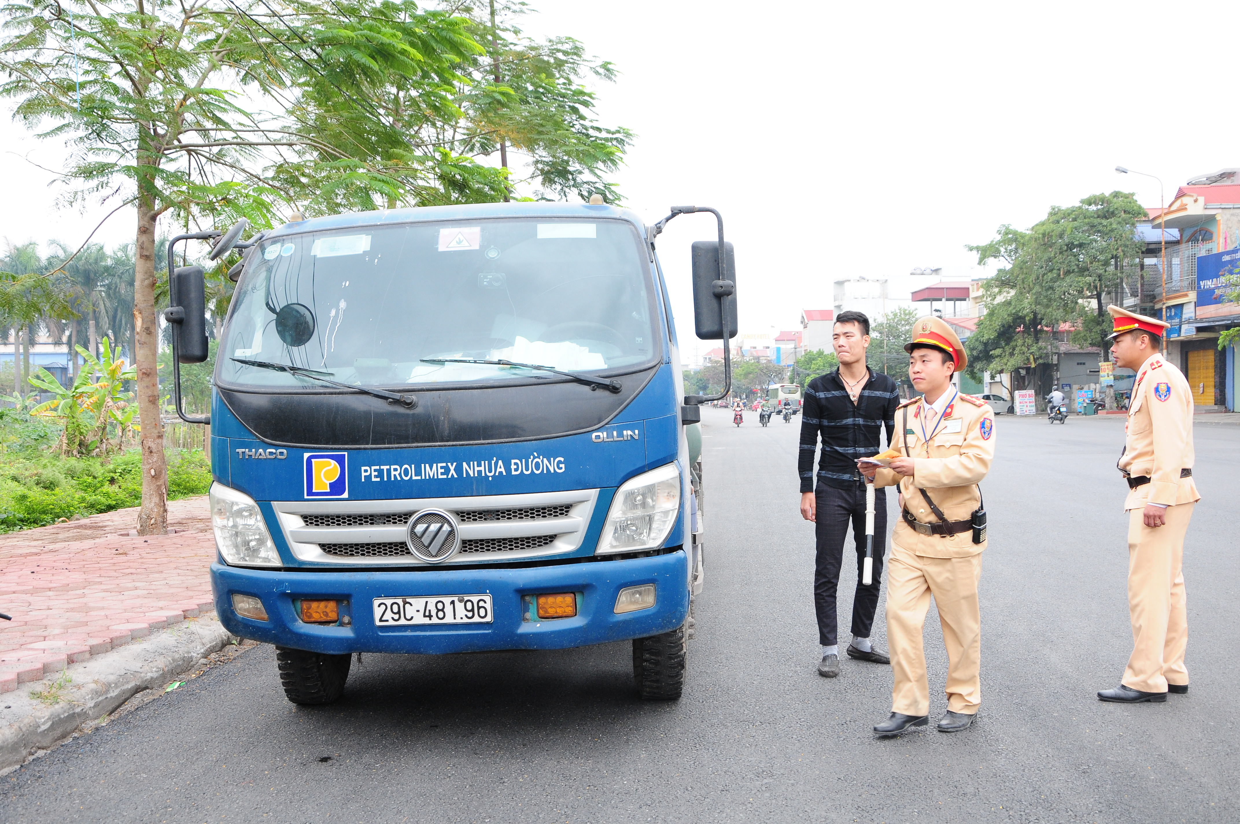 Một số quy định về hợp đồng vận chuyển bằng xe ô tô